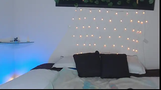 saray  jones online show from 11, 3, 2025