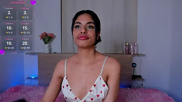 Snapshot of Cameron_Lovee chatting on 27, 10, 2025 Cameron Lovee online show from 27, 10, 2025