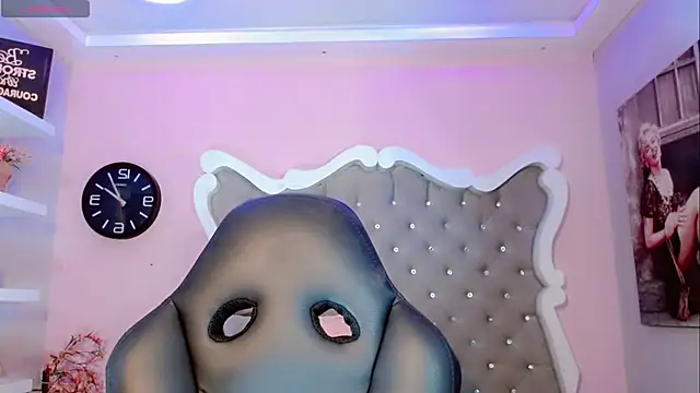 Snapshot of CamiiGarcia chatting on 28, 2, 2025 CamiiGarcia online show from 28, 2, 2025