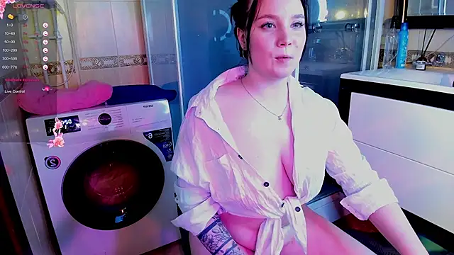 Snapshot of maya_suun chatting on 12, 3, 2025 maya suun online show from 12, 3, 2025