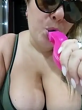 Snapshot of topina8 chatting on 23, 9, 2025 topina8 online show from 23, 9, 2025