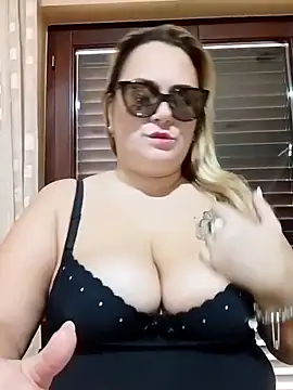 Snapshot of topina8 chatting on 15, 11, 2025 topina8 online show from 15, 11, 2025