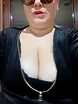 Snapshot of topina8 chatting on 24, 11, 2025 topina8 online show from 24, 11, 2025