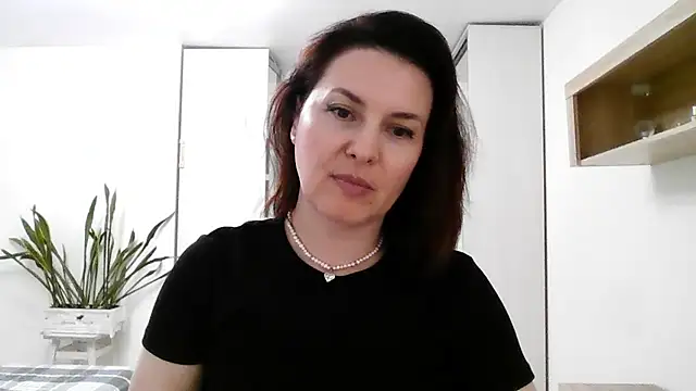 Victoria Glam online show from 3, 10, 2025