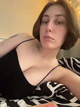 Snapshot of Molli_Luv chatting on 14, 6, 2026 Molli Luv online show from 14, 6, 2026