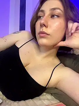 Snapshot of Molli_Luv chatting on 25, 7, 2026 Molli Luv online show from 25, 7, 2026