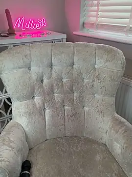 Snapshot of MakemeMillie1 chatting on 4, 11, 2025 MakemeMillie1 online show from 4, 11, 2025