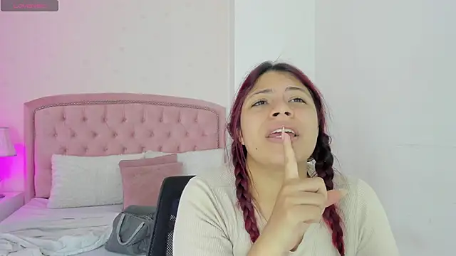 Snapshot of Kendall__Fox chatting on 26, 10, 2025 Kendall Fox online show from 26, 10, 2025