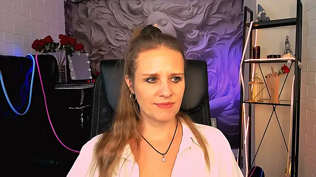 EmiliaBedy online show from 5, 3, 2025