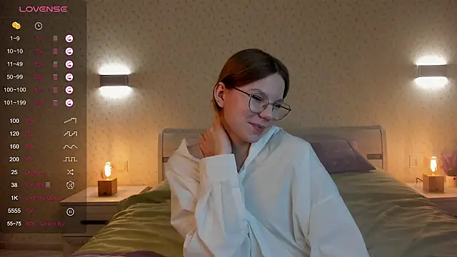 Snapshot of ElvinaBestwick chatting on 25, 2, 2025 ElvinaBestwick online show from 25, 2, 2025