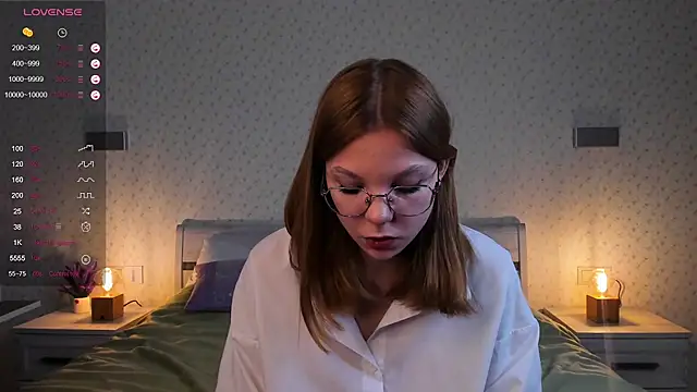 Snapshot of ElvinaBestwick chatting on 4, 3, 2025 ElvinaBestwick online show from 4, 3, 2025