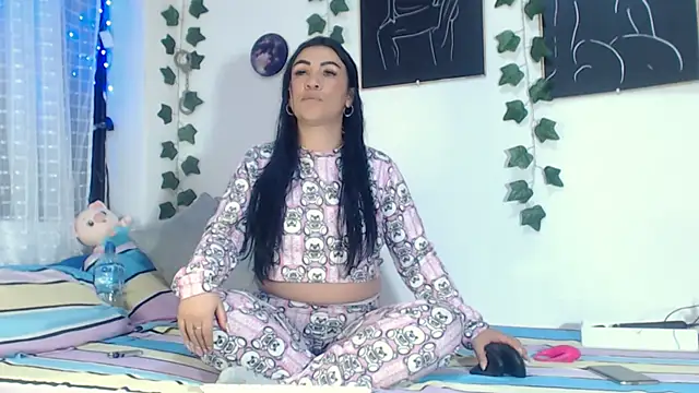 Snapshot of annyevans_1 chatting on 3, 11, 2025 annyevans 1 online show from 3, 11, 2025