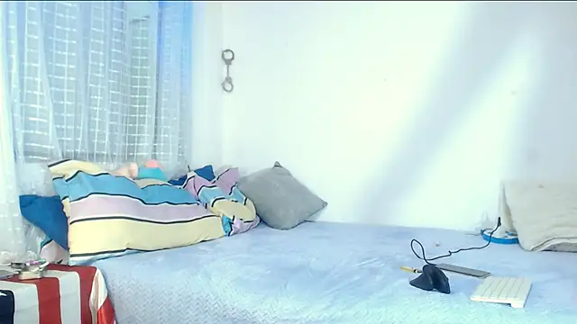 Snapshot of annyevans_1 chatting on 4, 12, 2025 annyevans 1 online show from 4, 12, 2025