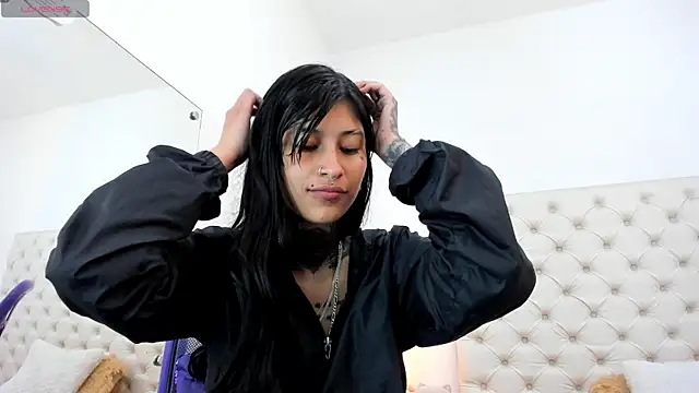 Snapshot of esmeralda06 chatting on 6, 7, 2026 esmeralda06 online show from 6, 7, 2026