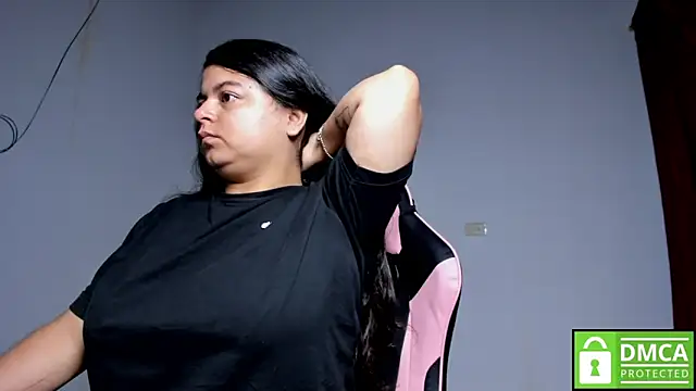 Snapshot of Little_Shaara chatting on 30, 10, 2025 Little Shaara online show from 30, 10, 2025