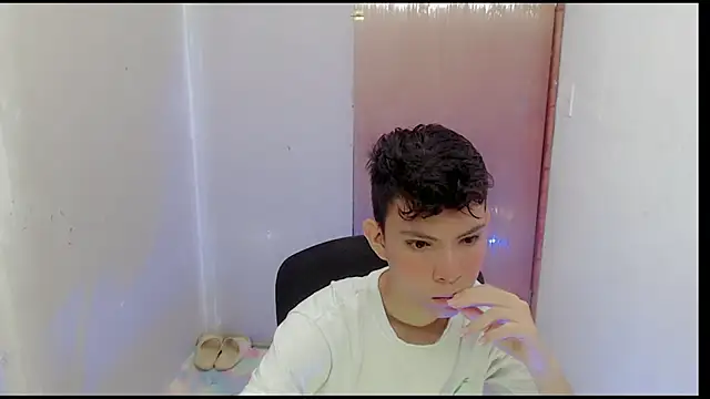 Snapshot of Alexxx_lov chatting on 30, 1, 2025 Alexxx lov online show from 30, 1, 2025