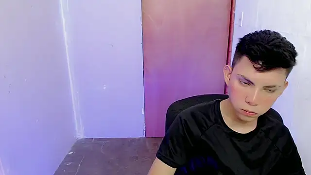 Snapshot of Alexxx_lov chatting on 12, 9, 2025 Alexxx lov online show from 12, 9, 2025