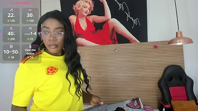 Snapshot of Dakkota_Fox chatting on 26, 10, 2025 Dakkota Fox online show from 26, 10, 2025