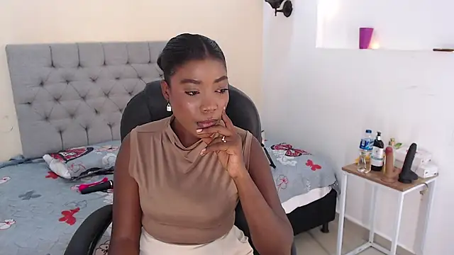 Snapshot of Dakkota_Fox chatting on 6, 11, 2025 Dakkota Fox online show from 6, 11, 2025