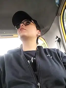 Vale Saenzz online show from 2, 3, 2025