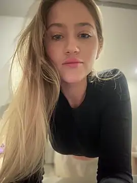 Snapshot of ur_wet_dreams chatting on 7, 2, 2025 ur wet dreams online show from 7, 2, 2025