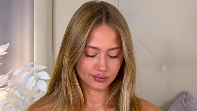 Snapshot of ur_wet_dreams chatting on 28, 9, 2025 ur wet dreams online show from 28, 9, 2025