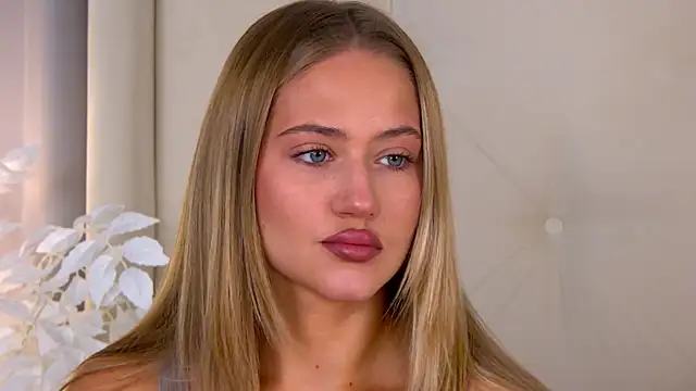 Snapshot of ur_wet_dreams chatting on 6, 10, 2025 ur wet dreams online show from 6, 10, 2025