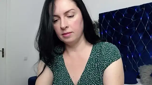 JacquelineElle online show from 3, 2, 2025