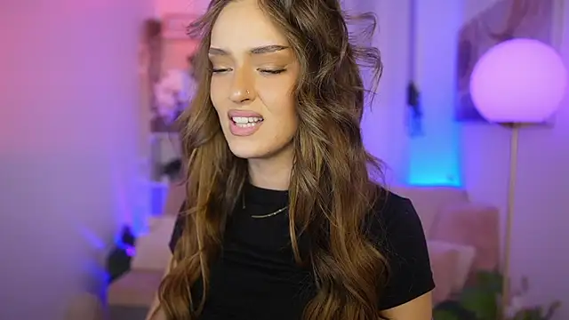 Clara Nia online show from 19, 12, 2025