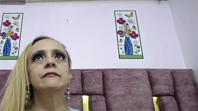 VICTORIAHANK  online show from 12, 4, 2026