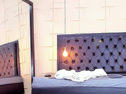 SamanthaMilann online show from 8, 2, 2025