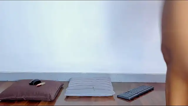 SamanthaMilann online show from 7, 3, 2025