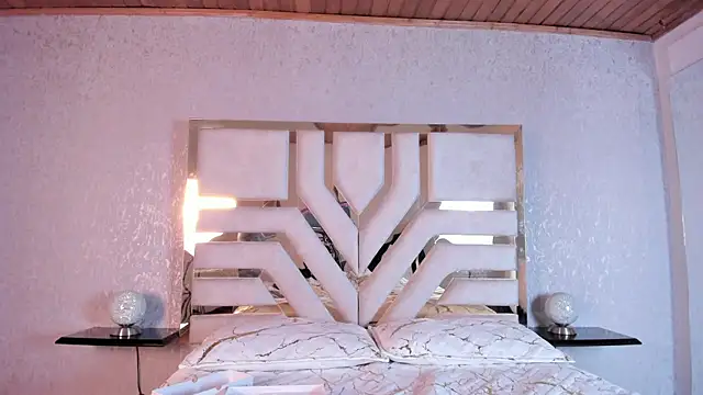 ElhaThomson online show from 6, 10, 2025