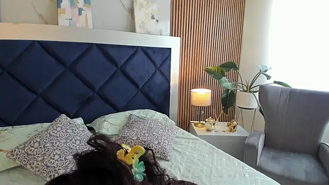 IsabelaWoods online show from 7, 4, 2026