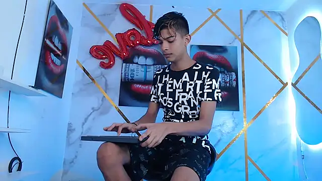 Snapshot of KING_STYLE2 chatting on 1, 3, 2025 KING STYLE2 online show from 1, 3, 2025