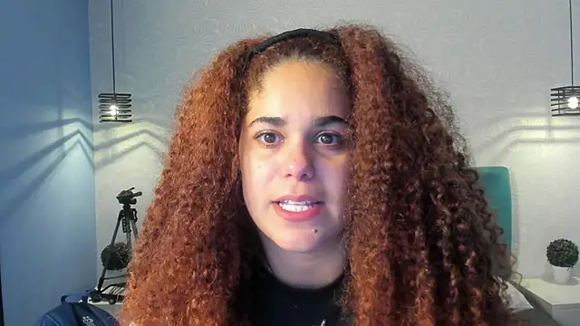 Snapshot of ninna_curly chatting on 9, 10, 2025 ninna curly online show from 9, 10, 2025