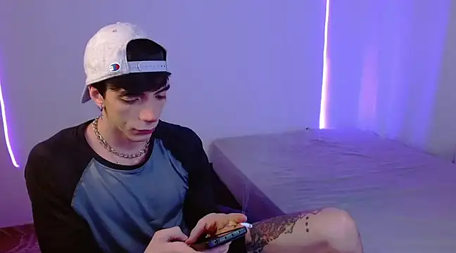 Snapshot of H3ll_B0I chatting on 11, 2, 2025 H3ll B0I online show from 11, 2, 2025