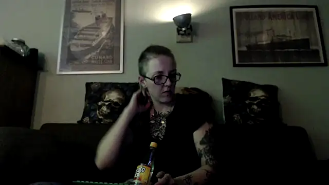 Snapshot of Astrid-Gilbert chatting on 6, 3, 2025 Astrid-Gilbert online show from 6, 3, 2025