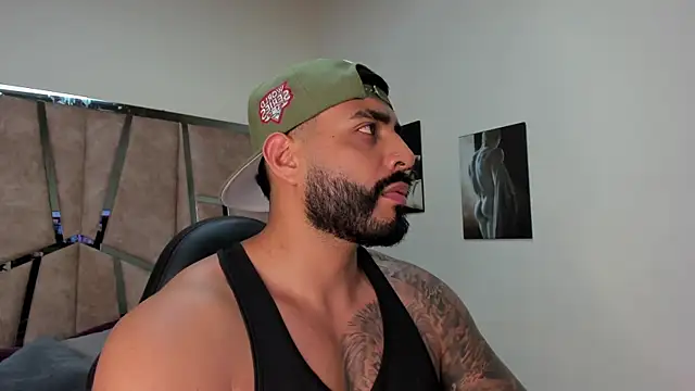 Snapshot of LeandroRusso chatting on 23, 2, 2025 LeandroRusso online show from 23, 2, 2025