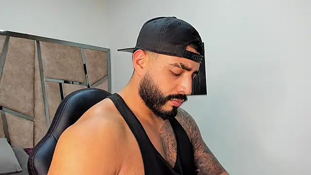 Snapshot of LeandroRusso chatting on 2, 3, 2025 LeandroRusso online show from 2, 3, 2025