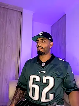 Snapshot of LeandroRusso chatting on 13, 9, 2025 LeandroRusso online show from 13, 9, 2025