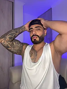 Snapshot of LeandroRusso chatting on 9, 10, 2025 LeandroRusso online show from 9, 10, 2025