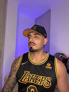 Snapshot of LeandroRusso chatting on 3, 11, 2025 LeandroRusso online show from 3, 11, 2025