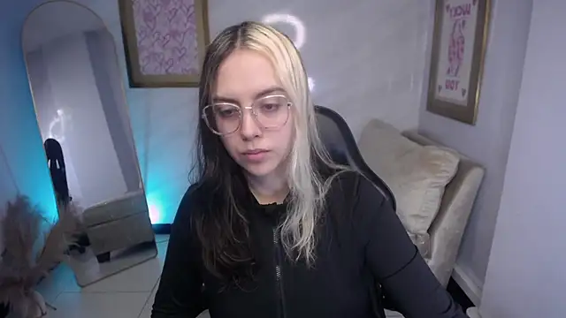 Hela v online show from 19, 9, 2025