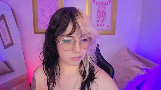 Snapshot of Hela_v chatting on 12, 2, 2026 Hela v online show from 12, 2, 2026