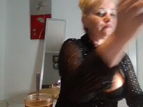 Snapshot of Luzia-Sal chatting on 28, 2, 2025 Luzia-Sal online show from 28, 2, 2025