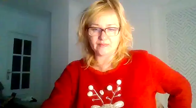 Snapshot of Luzia-Sal chatting on 2, 3, 2025 Luzia-Sal online show from 2, 3, 2025