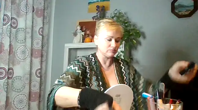 Snapshot of Luzia-Sal chatting on 8, 3, 2025 Luzia-Sal online show from 8, 3, 2025