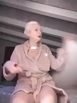 divinaerotica online show from 5, 3, 2025