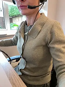 Snapshot of Phoebe_Lily chatting on 29, 10, 2025 Phoebe Lily online show from 29, 10, 2025